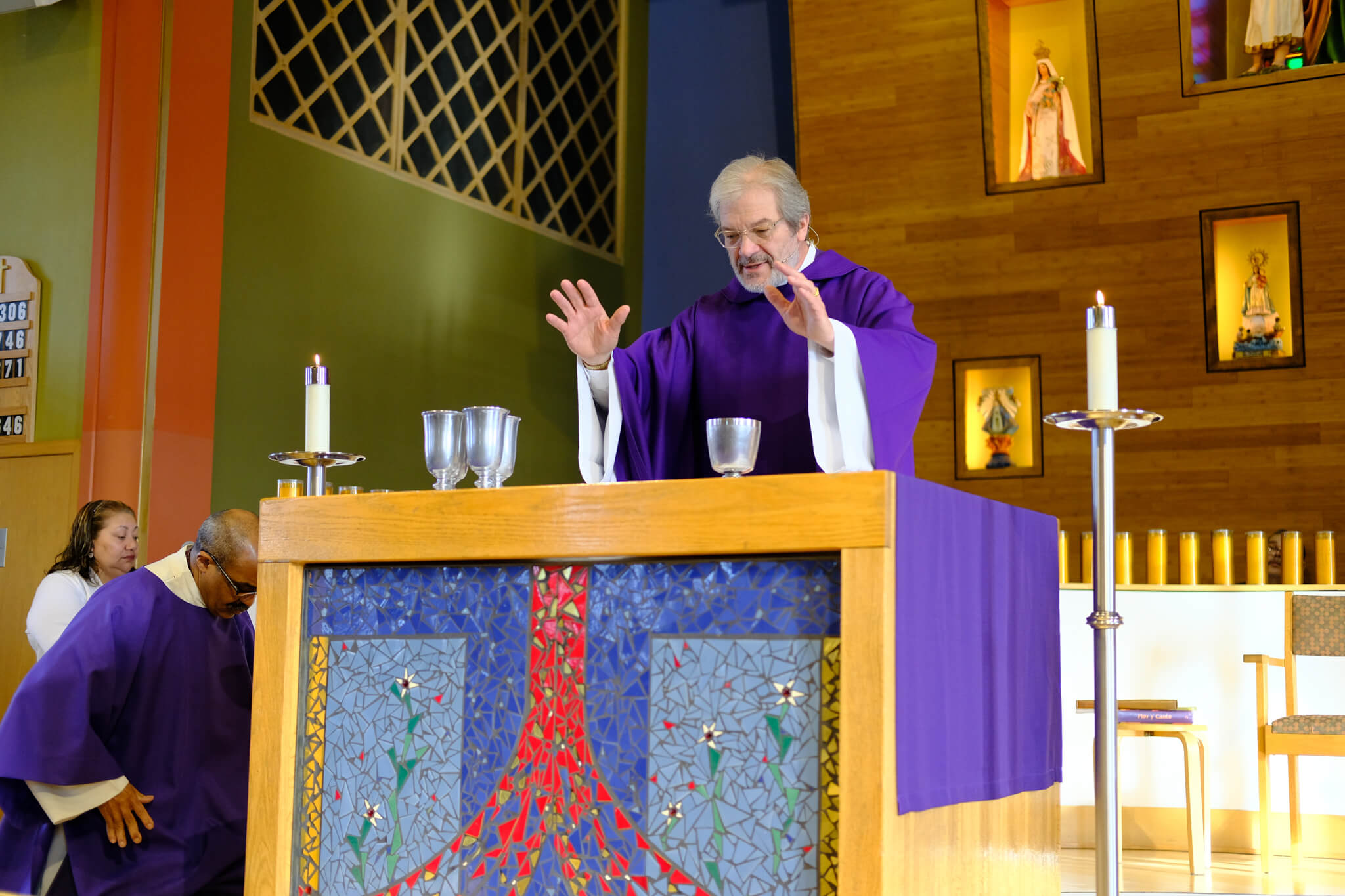 Father Steve Cron celebrates Mass